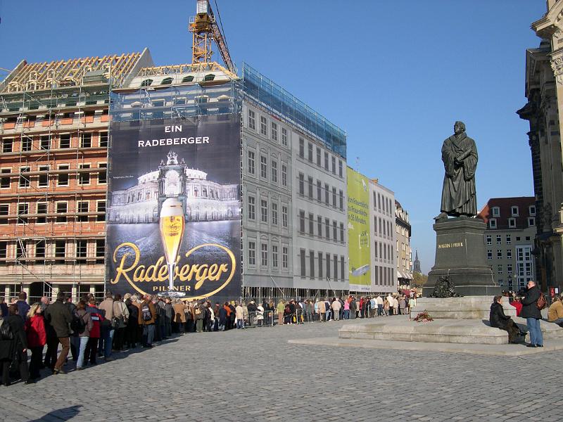 2005-11-08, Schlange Frauenkirche.JPG